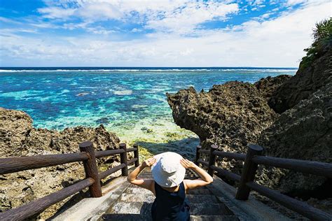 沖縄 観光スポット ランキング: なぜかカメがビーチでヨガをしている理由