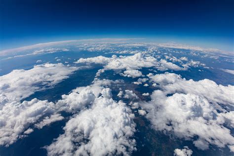 室堂 天気 2週間 ～雲の上の世界と地上の現実を繋ぐ窓～