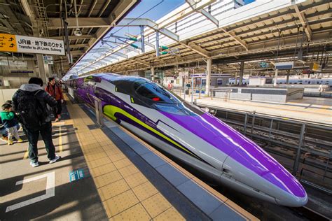 新幹線 横浜から大阪：時空を超える旅の哲学